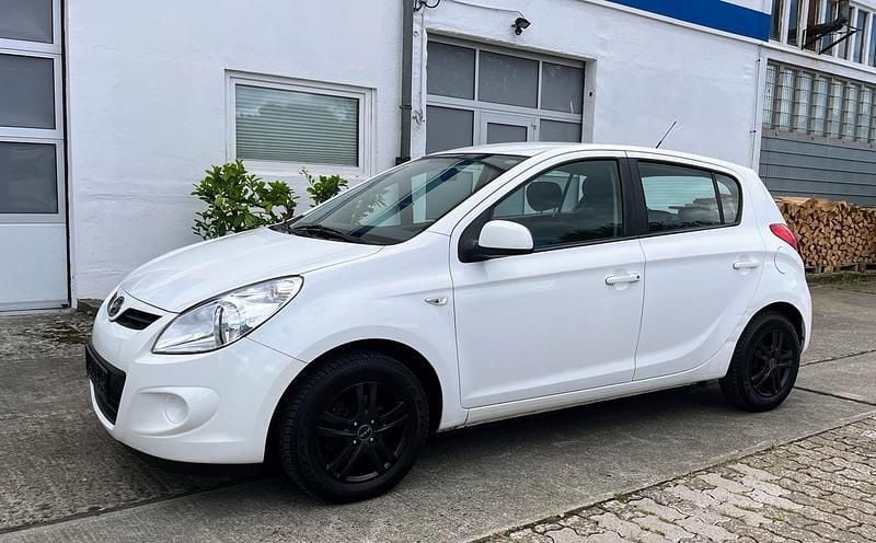 Weiß Gebraucht 2011 Hyundai i20 Kleinwagen | 2.350 € (Superpreis) - Bild 1/4