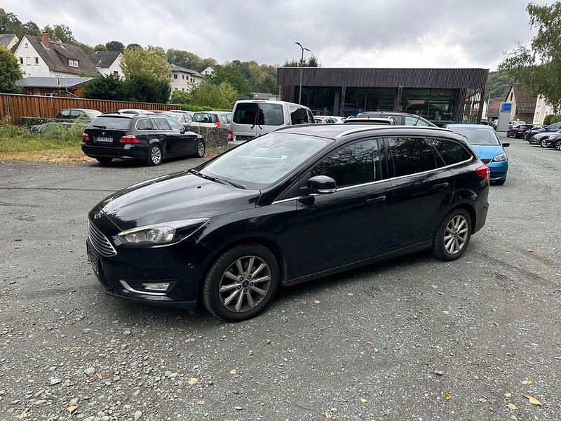 Schwarz Gebraucht 2016 Ford Focus Titanium Limousine | 4.990 € (Superpreis) - Bild 1/4