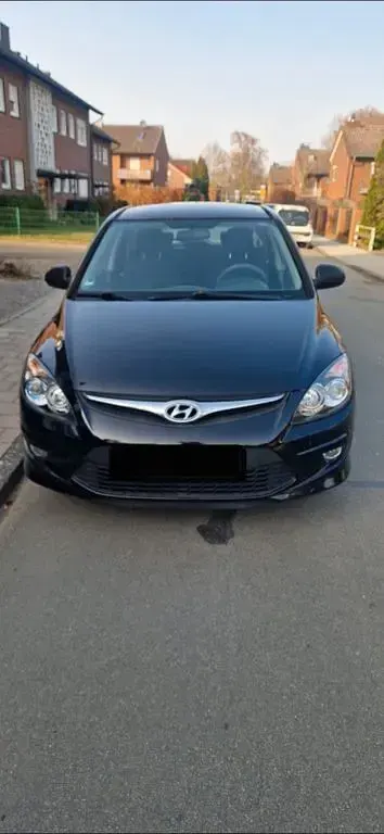 Gebraucht Hyundai i30 90 PS (66 kW) 2013 Schwarz Limousine
