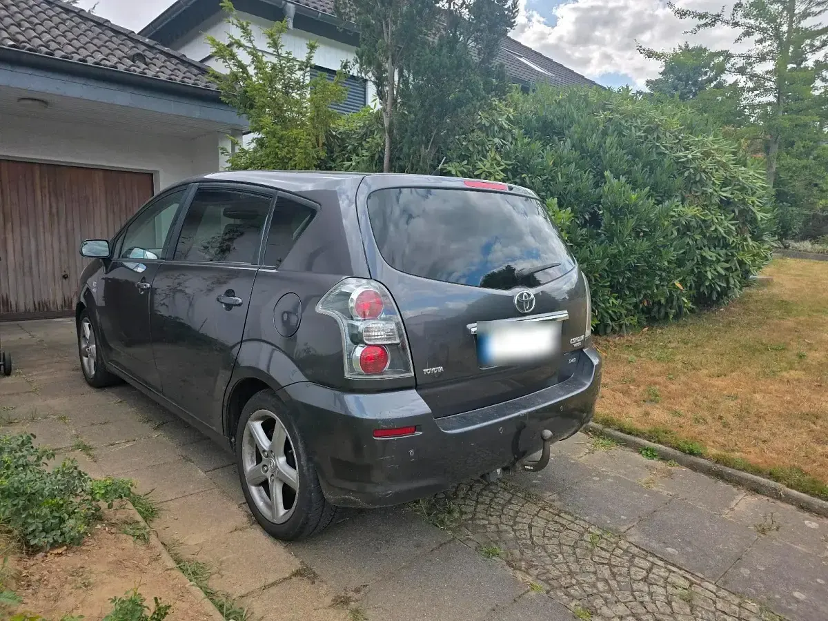 Gebraucht Toyota Verso 177 PS (130 kW) 2009 Grau Van / Kleinbus