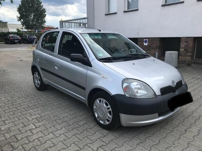 Silber Gebraucht 2002 Toyota Yaris Kleinwagen | 1.550 € (Guter Preis) - Bild 1/4