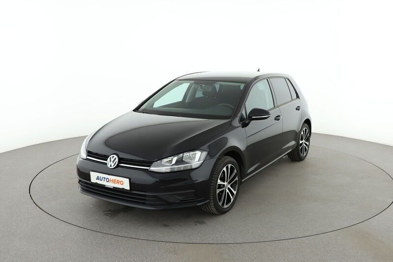 Schwarz Gebraucht 2018 VW Golf VII Trendline Limousine | 13.410 € (Guter Preis) - Bild 1/4