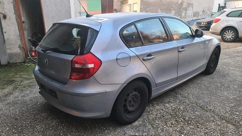 Gebraucht BMW 116 122 PS (89 kW) 2011 Blau Kleinwagen