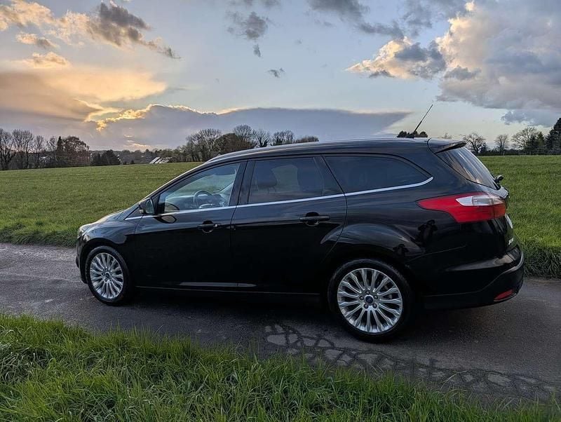 Gebraucht Ford Focus Titanium 125 PS (91 kW) 2012 Schwarz Kombi