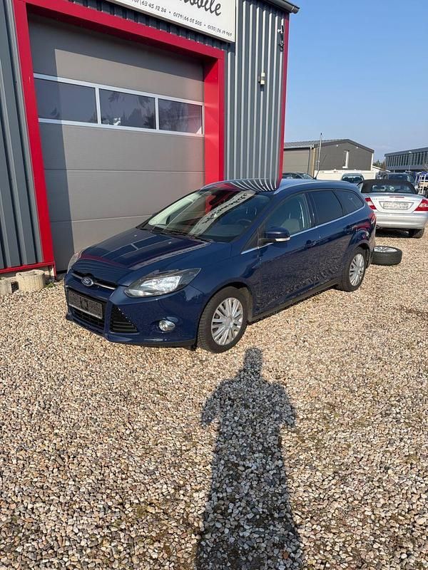 Gebraucht Ford Focus Titanium 140 PS (102 kW) 2011 Blau Kombi