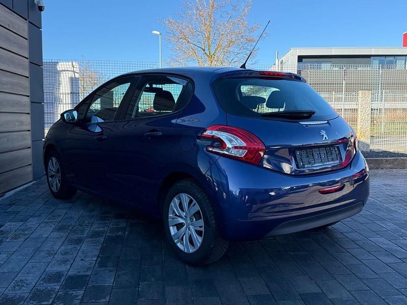 Gebraucht Peugeot 208 Active 68 PS (50 kW) 2014 Blau Kleinwagen