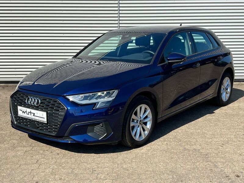Blau Gebraucht 2023 Audi A3 Sportback Limousine | 27.890 € (Guter Preis) - Bild 1/4