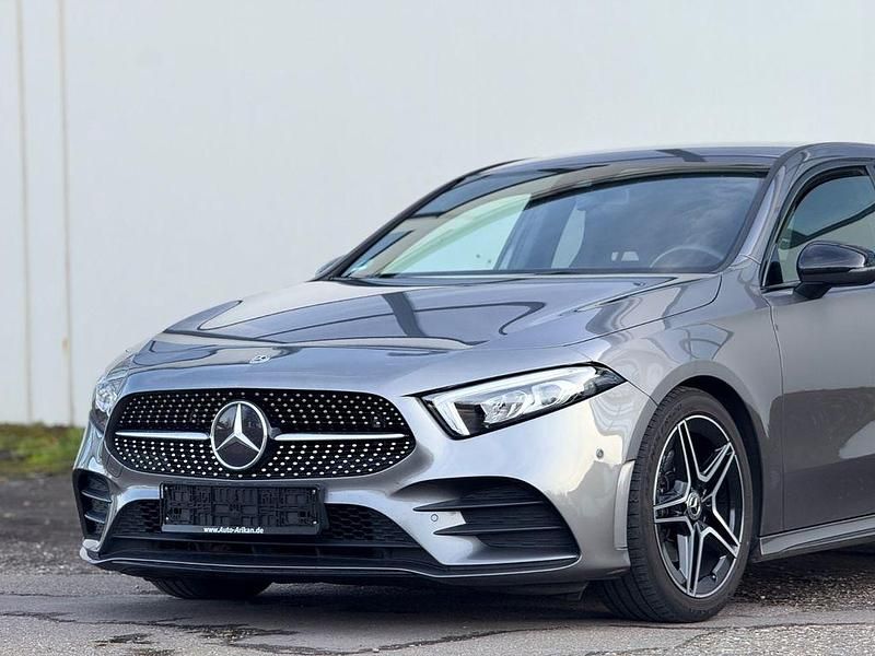 Grau Gebraucht 2018 Mercedes A200 AMG line Limousine | 16.199 € (Guter Preis) - Bild 1/4