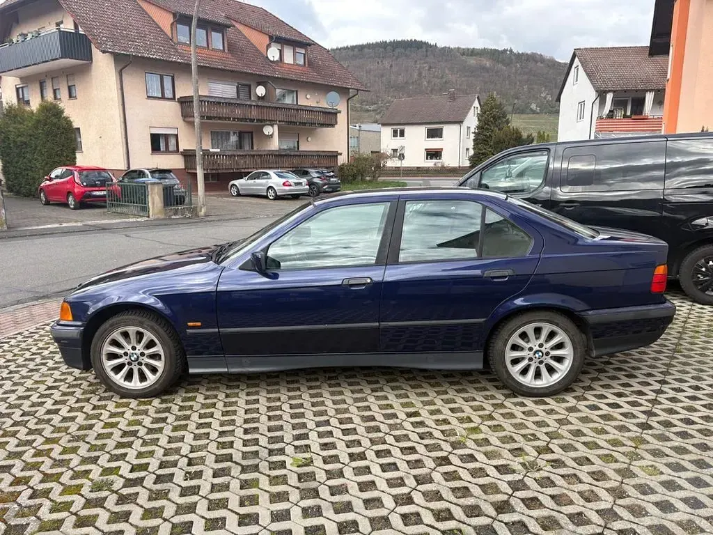 Gebraucht BMW 316 102 PS (75 kW) 1997 Blau Limousine
