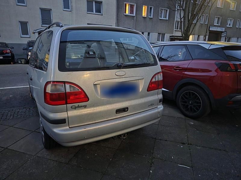 Gebraucht Ford Galaxy Ambiente 116 PS (85 kW) 2001 Grau Van / Kleinbus