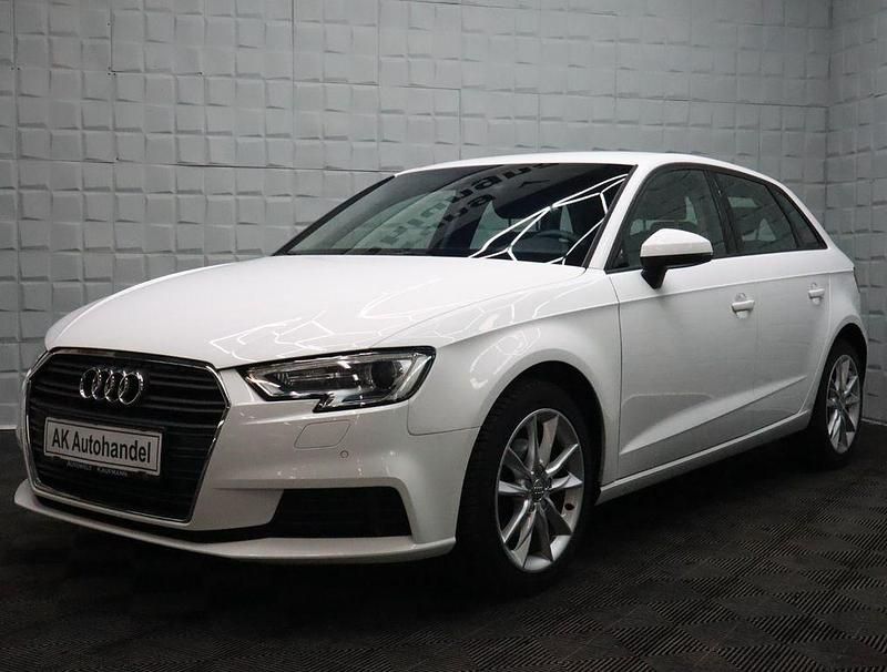 Second-hand Audi A3 Basis 116 CP (85 kW) 2017 Alb Berlinǎ