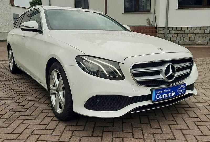 Weiß Gebraucht 2018 Mercedes E350 Avantgarde Limousine | 20.950 € (Guter Preis) - Bild 1/4
