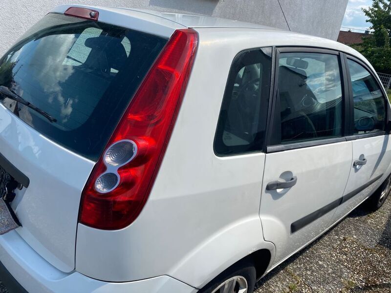 Gebraucht Ford Fiesta 60 PS (44 kW) 2006 Weiß Kleinwagen