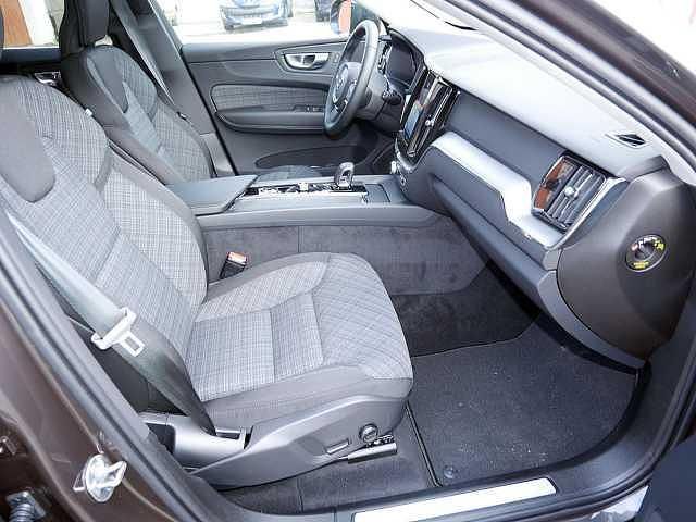 Gebraucht Volvo XC60 145 PS (106 kW) 2023 SUV