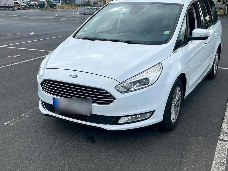 Weiß Gebraucht 2019 Ford Galaxy Titanium Van / Kleinbus | 23.000 € (Teuer) - Bild 1/4