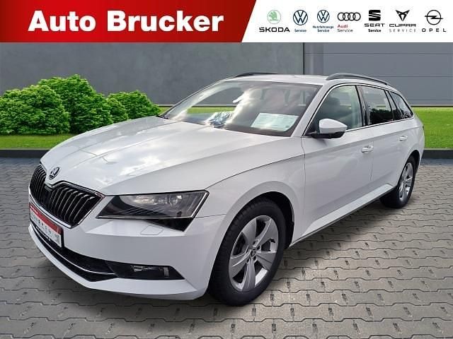 Moonweiß perleffekt Gebraucht 2018 Skoda Superb Ambition Kombi | 24.470 € (Teuer) - Bild 1/4