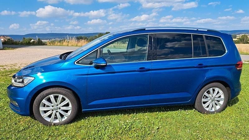 Blau Gebraucht 2016 VW Touran Highline Van / Kleinbus | 18.500 € (Fairer Preis) - Bild 1/4
