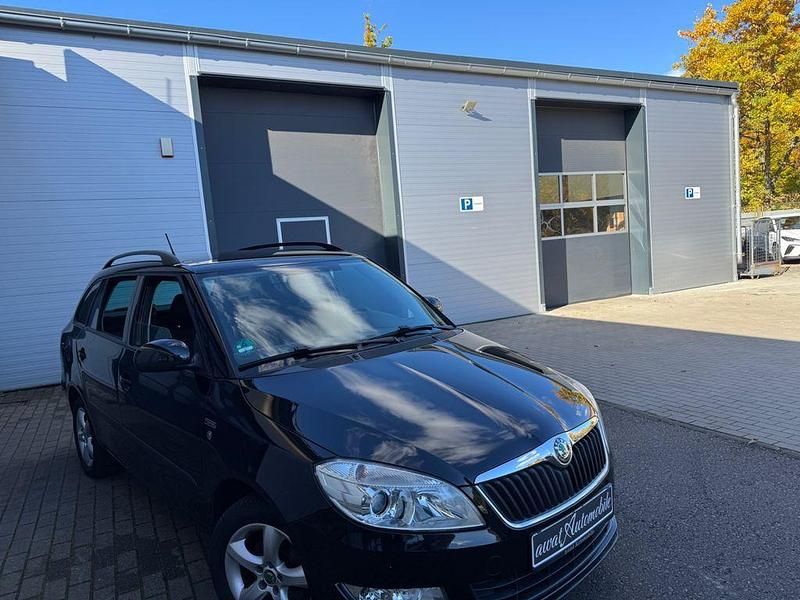 Schwarz Gebraucht 2012 Skoda Fabia Family Kleinwagen | 5.899 € (Etwas zu teuer) - Bild 1/4