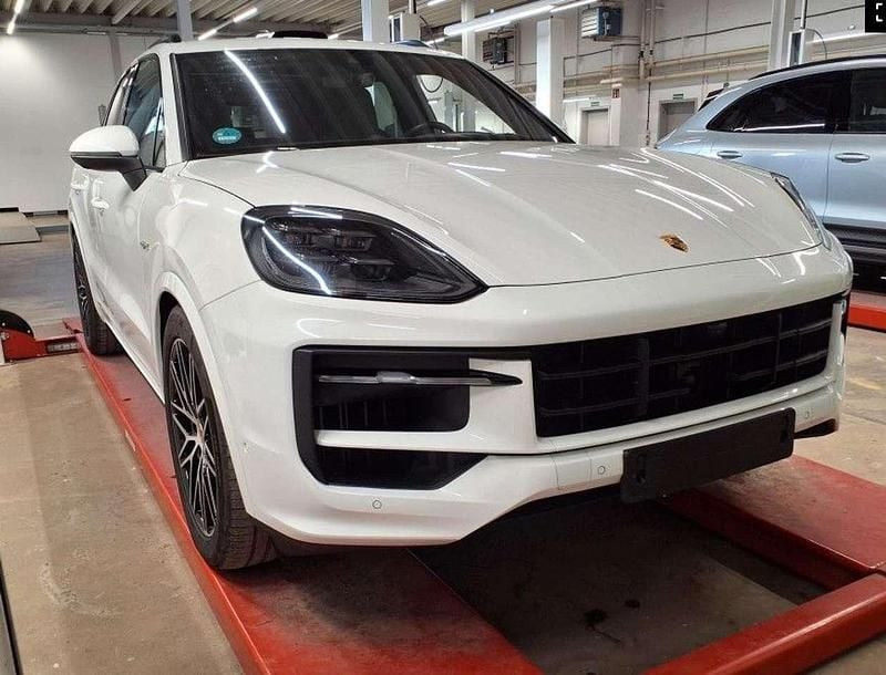 Weiß Gebraucht 2024 Porsche Cayenne S E-Hybrid Sport SUV | 106.500 € (Superpreis) - Bild 1/3