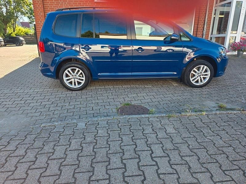 Gebraucht VW Touran Comfortline 150 PS (110 kW) 2012 Blau Van / Kleinbus