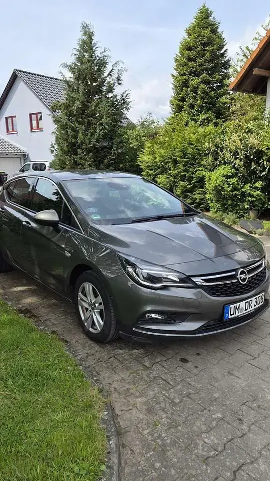 Używany Opel Astra Active 150 KM (110 kW) 2016 Szary Sedan/Limuzyna