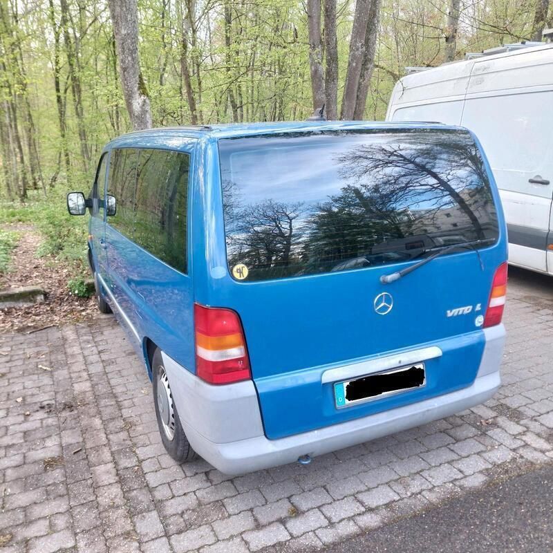 Blau Gebraucht 1999 Mercedes Vito Van / Kleinbus | 8.500 € - Bild 1/4