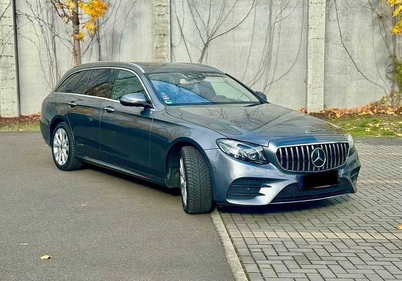 Grau Gebraucht 2017 Mercedes E350 Kombi | 25.999 € (Fairer Preis) - Bild 1/4