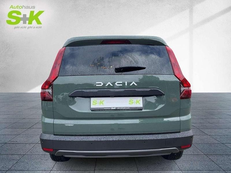 Gebraucht Dacia Jogger Expression 141 PS (103 kW) 2024 Grün Van / Kleinbus