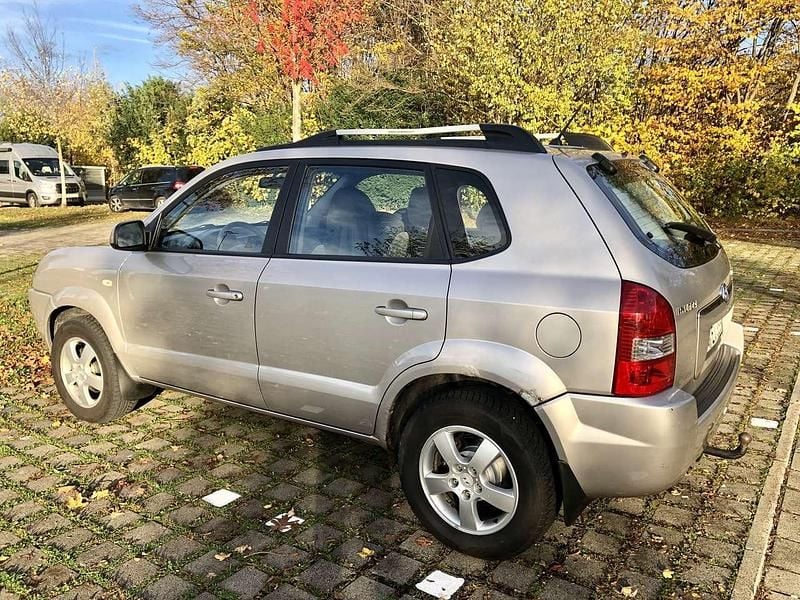 Gebraucht Hyundai Tucson GLS 113 PS (83 kW) 2005 Silber SUV