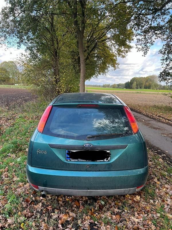 Gebraucht Ford Focus 100 PS (73 kW) 2001 Grün Kleinwagen