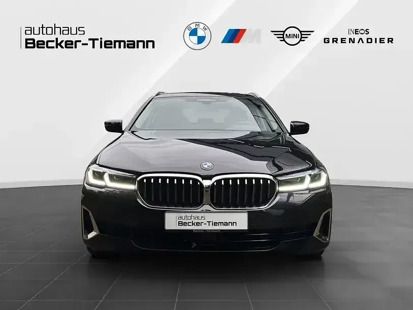 Gebraucht BMW 530 Luxury Line 245 PS (180 kW) 2023 Saphirschwarz Kombi