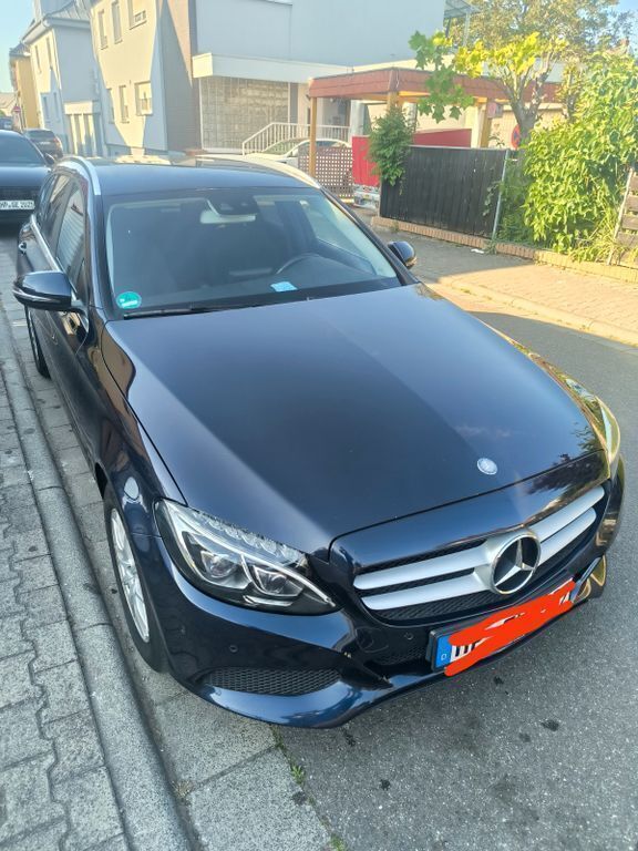 Blau Gebraucht 2016 Mercedes 220 Limousine | 14.700 € (Fairer Preis) - Bild 1/4