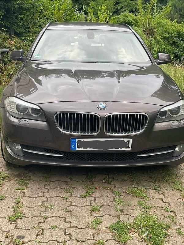 Braun Gebraucht 2012 BMW 525 Performance Kombi | 8.499 € (Superpreis) - Bild 1/4