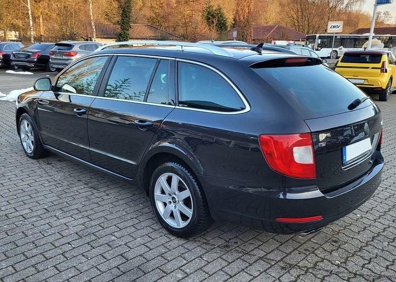 Gebraucht Skoda Superb Exclusive 160 PS (117 kW) 2013 Schwarz Kombi