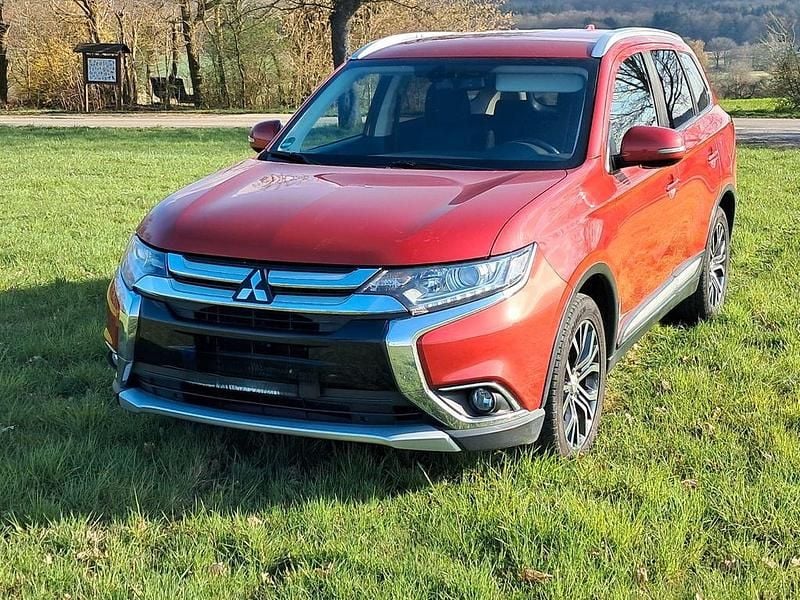 Gebraucht Mitsubishi Outlander Plus 150 PS (110 kW) 2016 Rot SUV