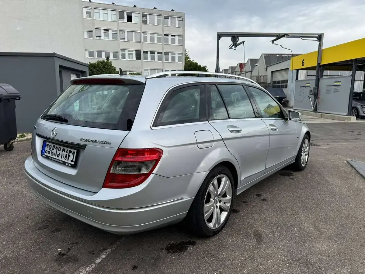 Gebraucht Mercedes C180 156 PS (114 kW) 2009 Iridiumsilber  metalliclack Kombi