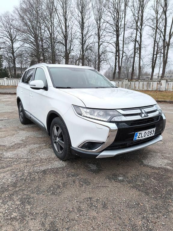 Gebraucht Mitsubishi Outlander Top 150 PS (110 kW) 2017 Weiß SUV