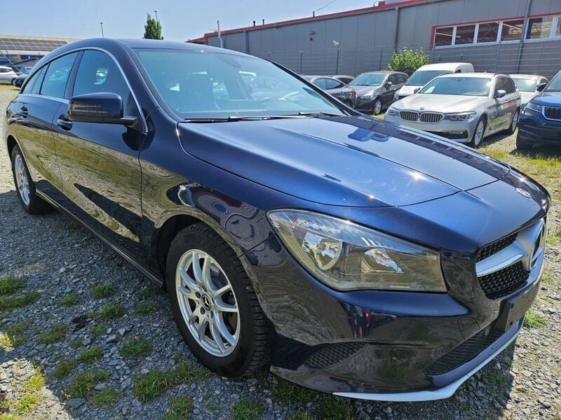 Blau Gebraucht 2018 Mercedes CLA180 Shooting Brake Kombi | 12.495 € (Superpreis) - Bild 1/4