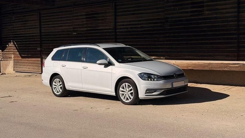 Gebraucht VW Golf VII 125 PS (91 kW) 2017 Weiß Limousine