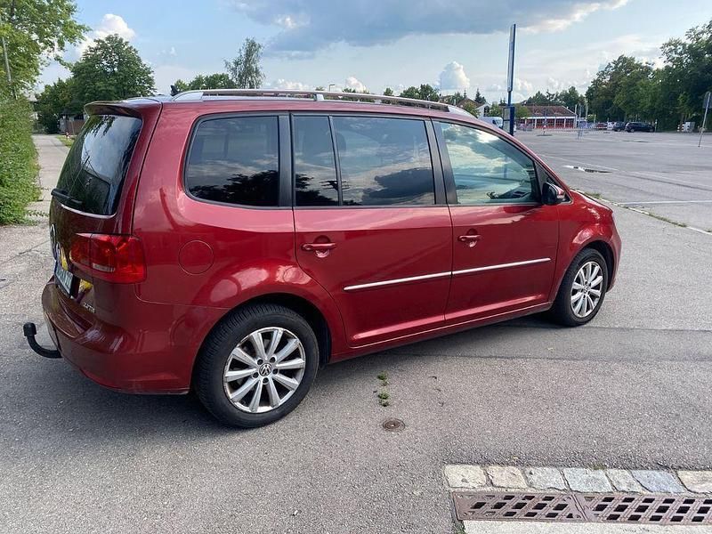 Gebraucht VW Touran 140 PS (102 kW) 2011 Rot Van / Kleinbus
