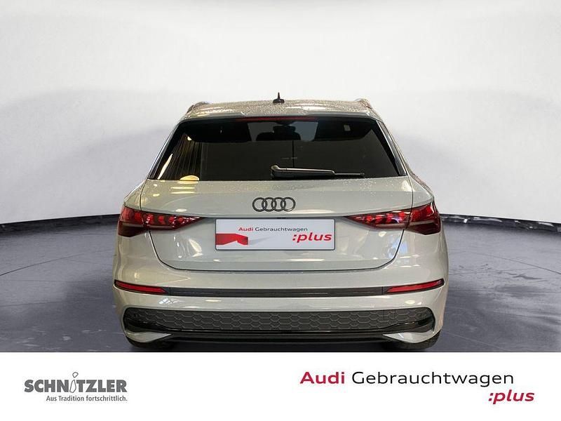 Pfeilgrau perleffekt (metallic) Gebraucht 2025 Audi A3 Sport Limousine | 36.480 € - Bild 1/4