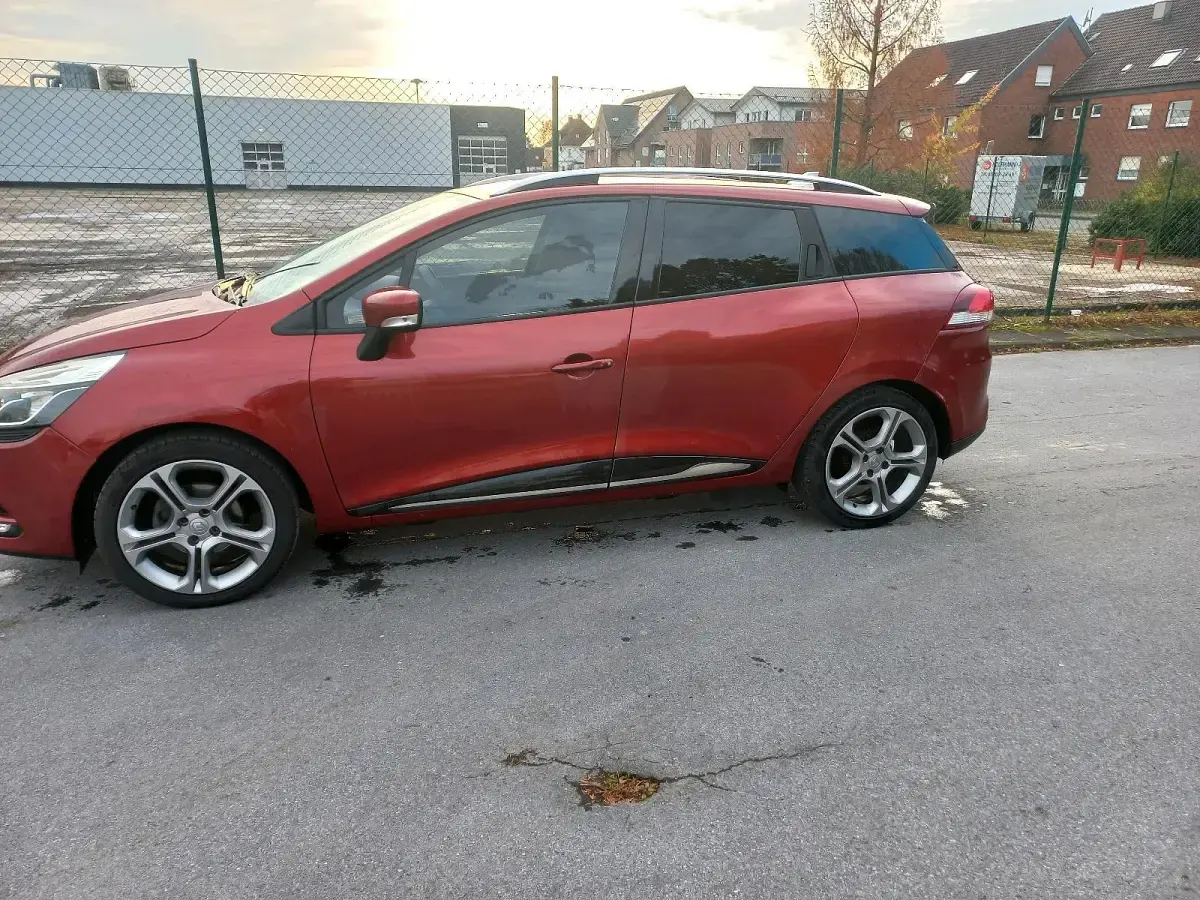 Gebraucht Renault Clio GrandTour 90 PS (66 kW) 2016 Rot Kombi