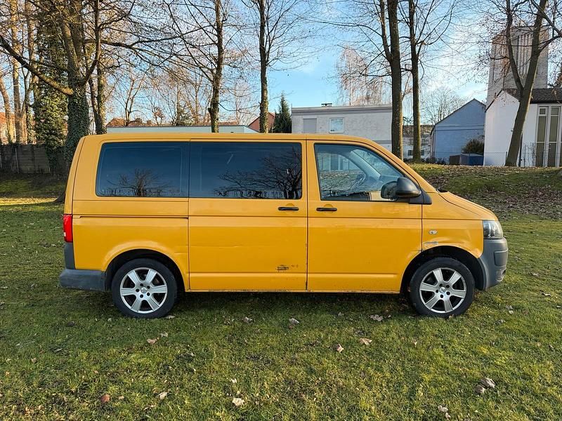 Gebraucht VW Caravelle 102 PS (75 kW) 2010 Gelb Van / Kleinbus