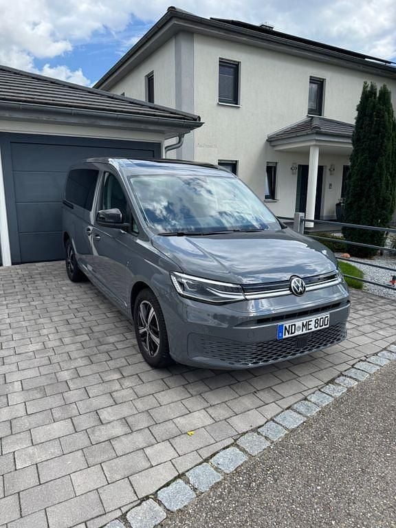 Grau Gebraucht 2024 VW Caddy Maxi Style Van / Kleinbus | 39.400 € (Fairer Preis) - Bild 1/4