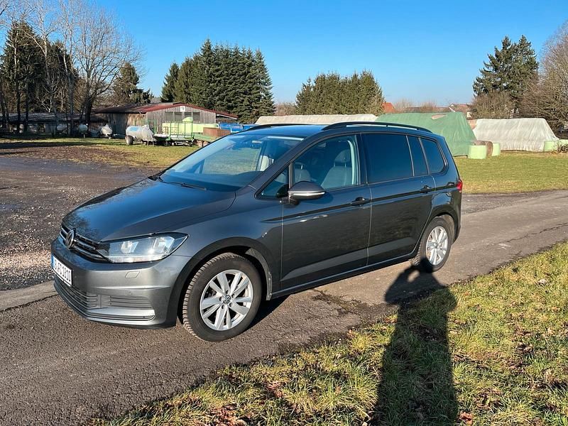 Gebraucht VW Touran Highline 150 PS (110 kW) 2020 Grau Van / Kleinbus