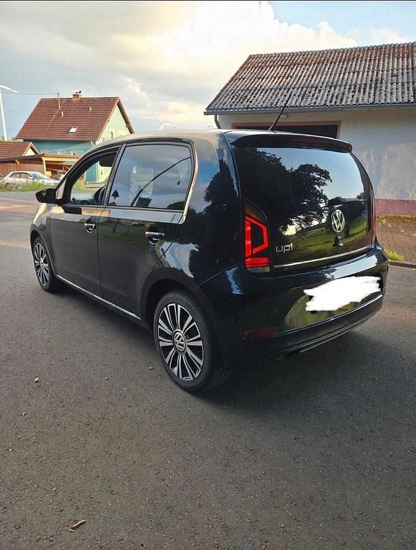 Second-hand VW up! Edition 90 CP (66 kW) 2018 Negru Hatchback