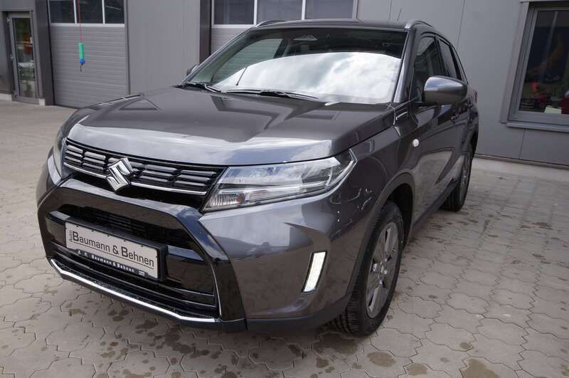 Titan dark gray pearl Neu 2025 Suzuki Vitara Comfort SUV | 25.770 € (Fairer Preis) - Bild 1/4