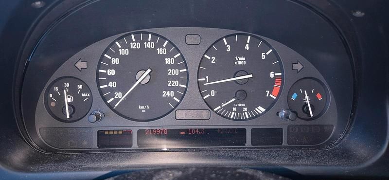 Gebraucht BMW 520 170 PS (125 kW) 2002 Silber Limousine