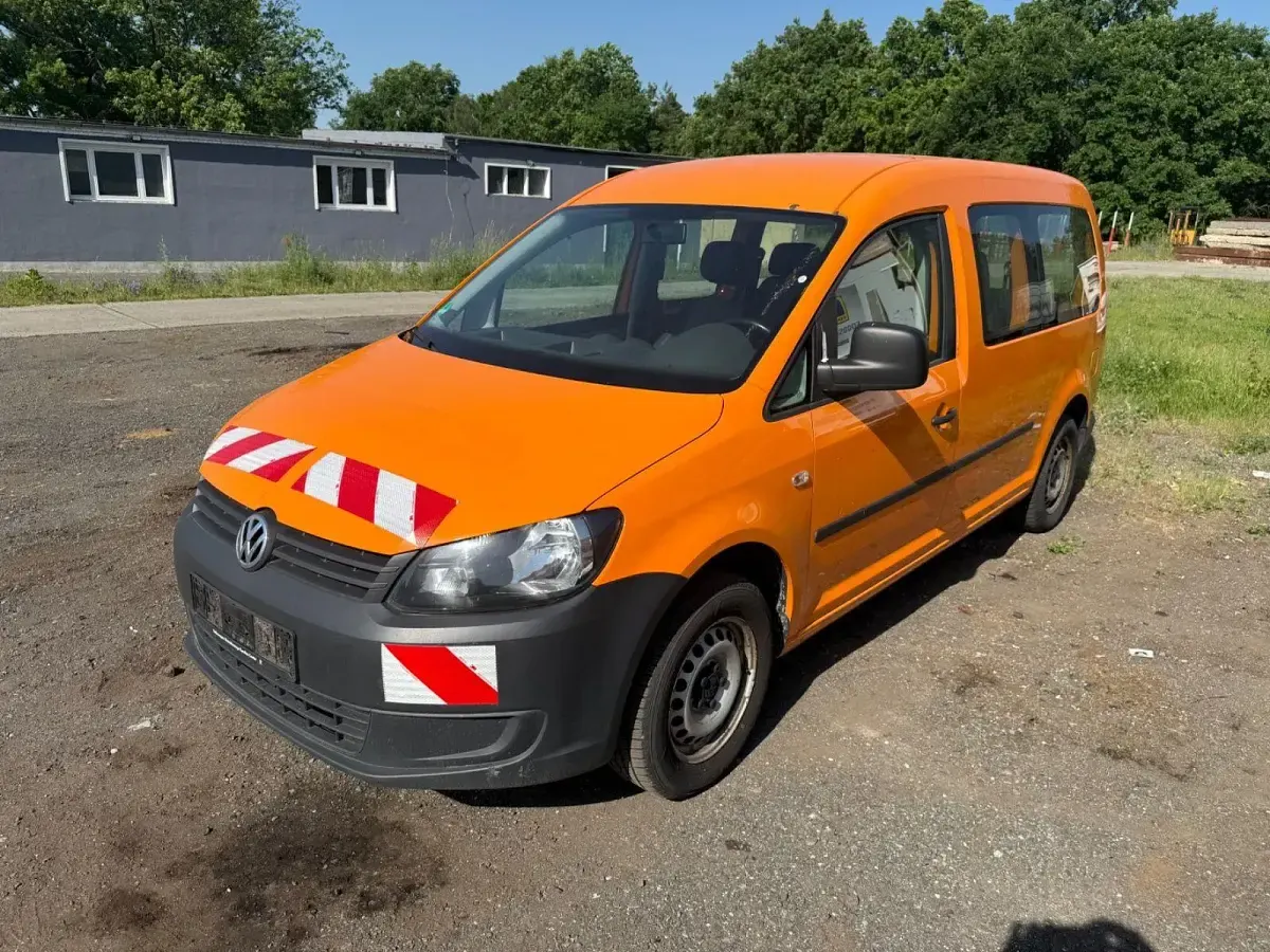 Używany VW Caddy Maxi 102 KM (75 kW) 2014 Pomarańczowy Minivan