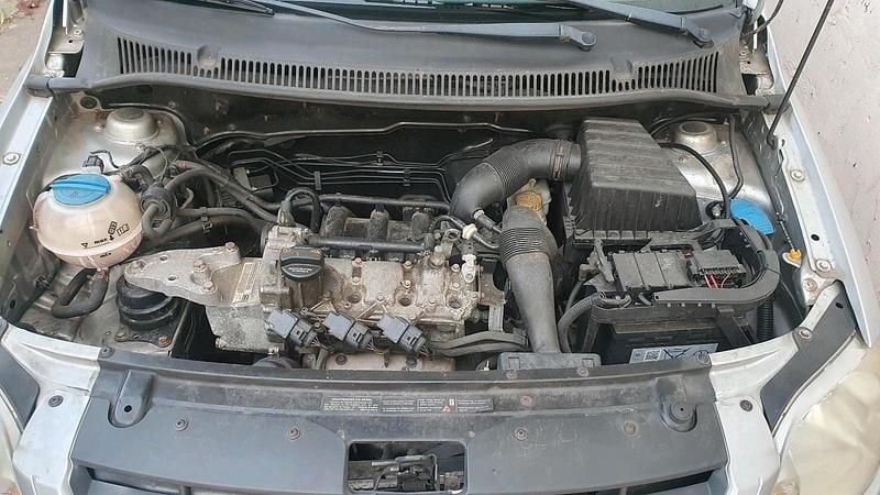 Silber Gebraucht 2007 VW Fox Kleinwagen | 1.500 € (Etwas zu teuer) - Bild 1/4